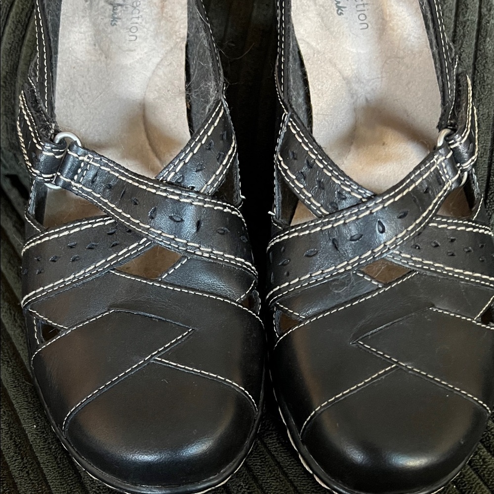 Clarks Women's Black Loafers with White Stitching - Picture 5 of 6